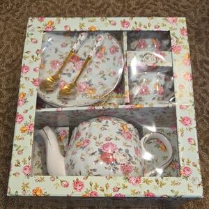 Grace Teaware Set For 2- Light Green and Pink Floal